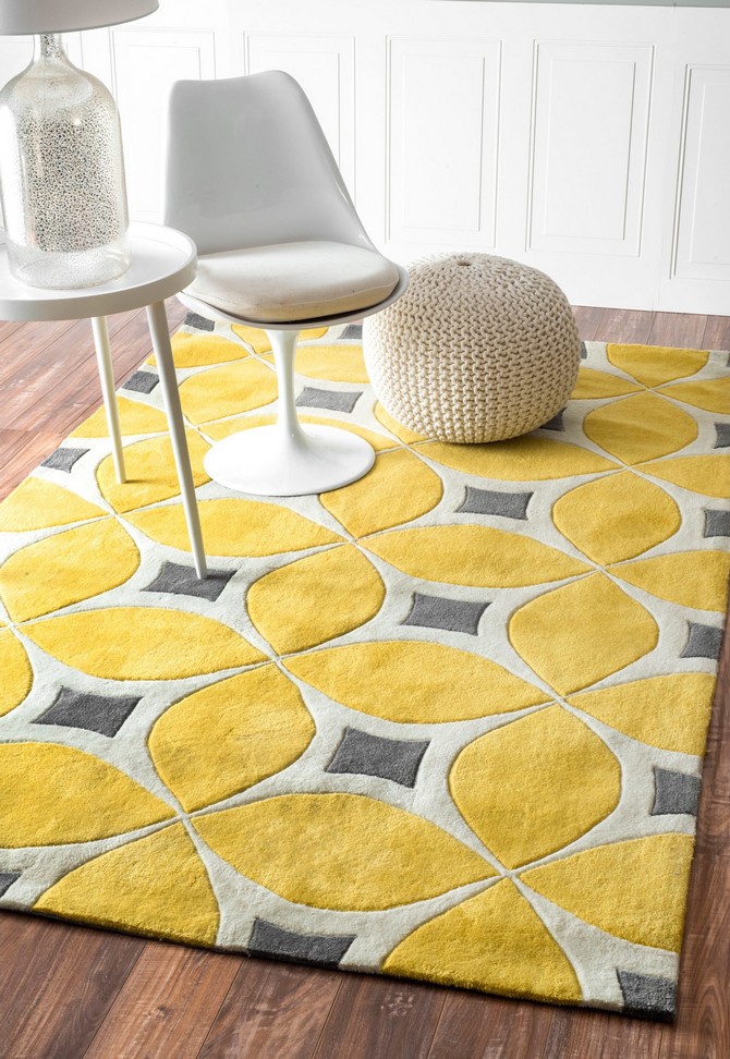 Yellow living room rugs decoration, would you dare?