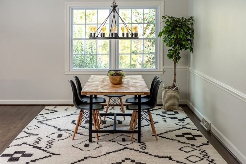 Area Rugs: How to Create A Luxurious Dining Room With Them modern contemporary dining room with white area Rug with black details