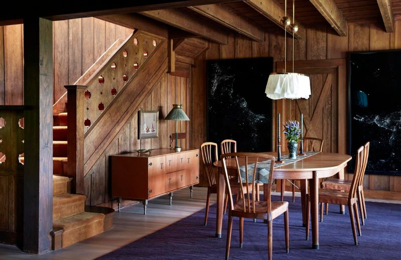 Dining Room Inspirations: Top 20 Hand-Tufted Rugs, Modern dining room, with blue rug, wooden dining table and wooden chairs.