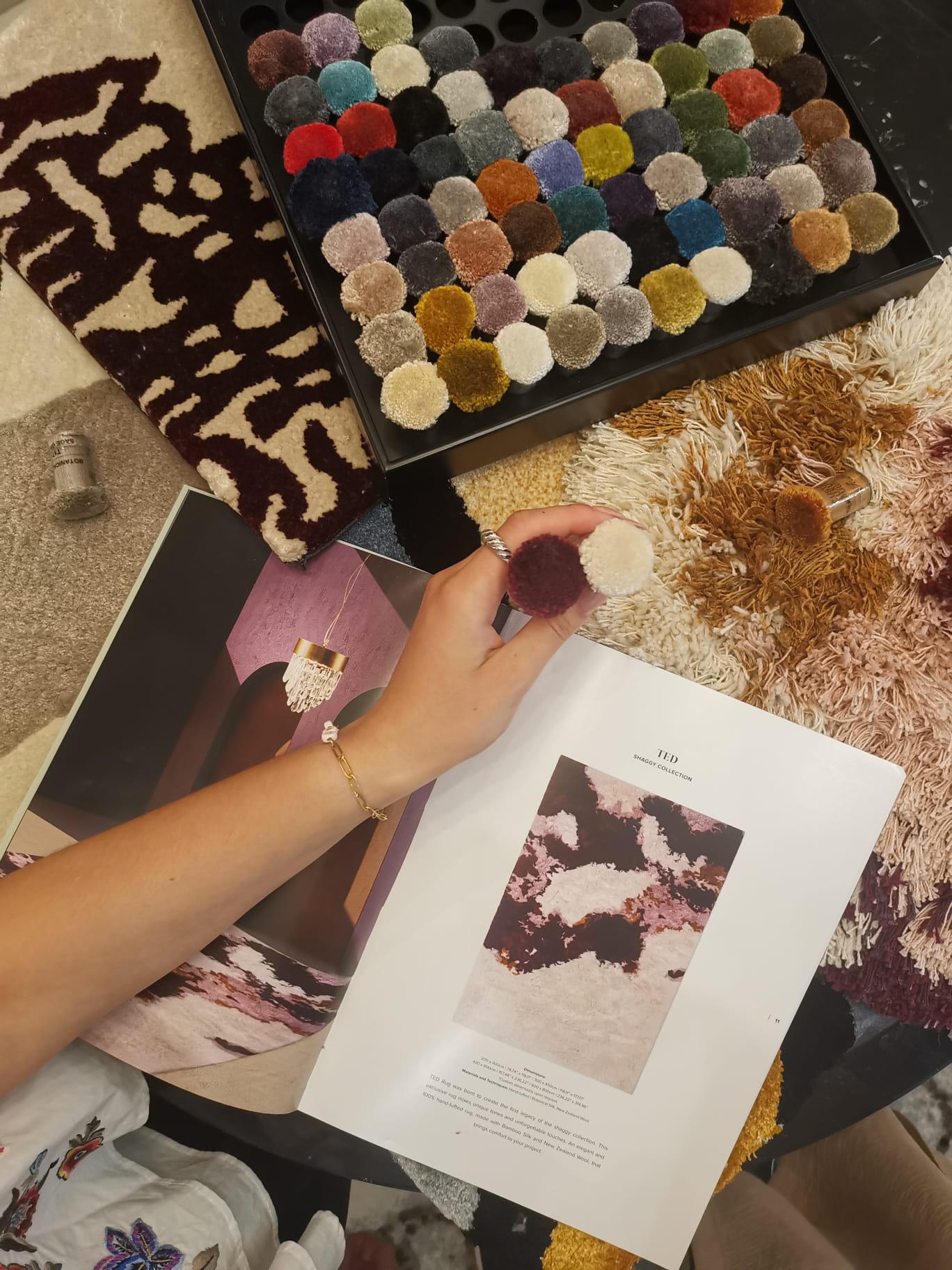 Rug'Society  design service with sample box to choose the best materials with color hues.